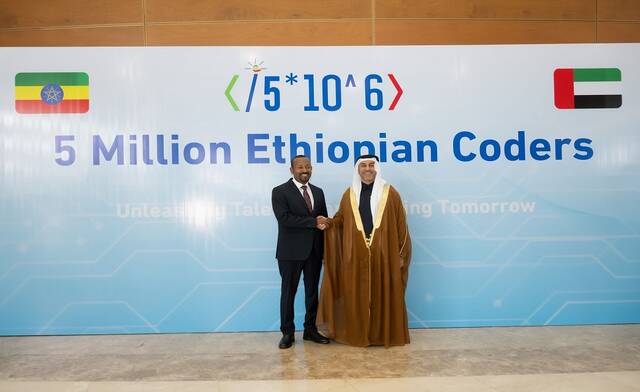 آبي أحمد رئيس وزراء جمهورية إثيوبيا ومحمد عبد الله القرقاوي وزير شؤون مجلس الوزراء