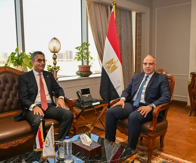 وزيرا الموارد المائية والري والتموين والتجارة الداخلية خلال الاجتماع