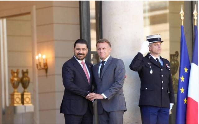 الرئيس الفرنسي إيمانويل ماكرون ورئيس الوزراء العراقي علي فالح الزيدي