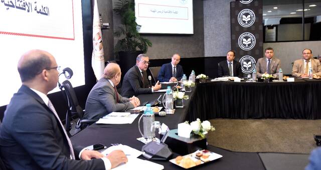 جانب من اجتماع هيئة الاستثمار بمستثمري العاشر من رمضان