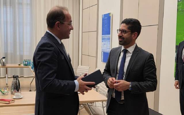 أحمد كجوك وزير المالية المصري وكاوه منصورى وزير الاقتصاد بـ "فرانكفورت هسة" بألمانيا