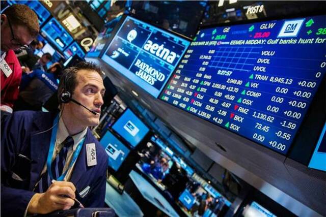 US Stock Indices Rise with Lowest 10-Year Yields in Two Weeks and Potential Interest Rate Increases, Dow Jones Industrial Average Up 0.2%, S&P 500 Up 0.45%, Nasdaq Reaches Highest Level Since September 19