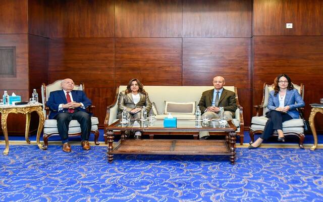 الدكتورة منال عوض وزيرة التنمية المحلية والقائم بأعمال وزير البيئة مع بعثة البنك الدولي