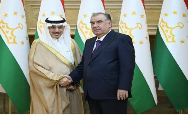 رئيس جمهورية طاجيكستان إمام علي رحمون ورئيس البنك الإسلامي للتنمية محمد الجاسر