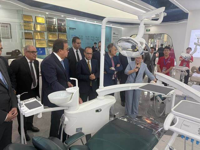 مصر تتجه لتصنيع معدات طب الأسنان محليًا بالشراكة مع "Runyes" الصينية