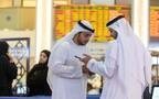 متعاملون داخل أسواق المال الإماراتية