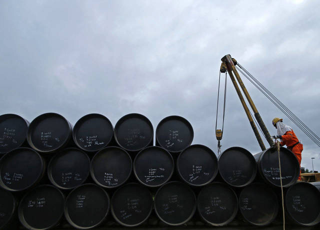 Oil down 3% on rising US crude stockpiles