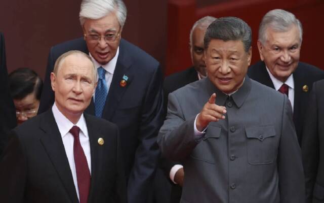 الرئيس الصيني شي جين بينج ونظيره الروسي فلاديمير بوتين