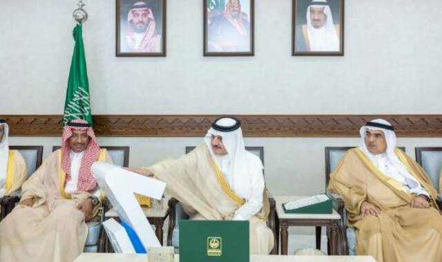 أمير المنطقة الشرقية يُدشّن مشروع إنشاء 84 مصنعاً جاهزاً بالمدن الصناعية بالدمام
