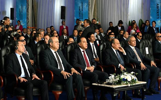 الدكتور مصطفى مدبولي رئيس مجلس الوزراء المصري خلال فعالية انضمام أول طائرة من طراز إير باص 350 – 900 إلى أسطول مصر للطيران