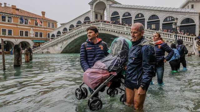 9 dead as heavy rains, winds strike Italy