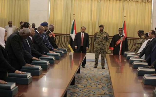 بالصور.. وزراء الحكومة السودانية يؤدون اليمين الدستورية