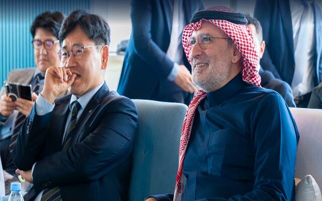 الدكتور نبيل كوشك الرئيس التنفيذي وعضو مجلس إدارة شركة السعودية للاستثمار الجريء وليّ دايهي الرئيس التنفيذي للشركة الكورية للاستثمار الجريء