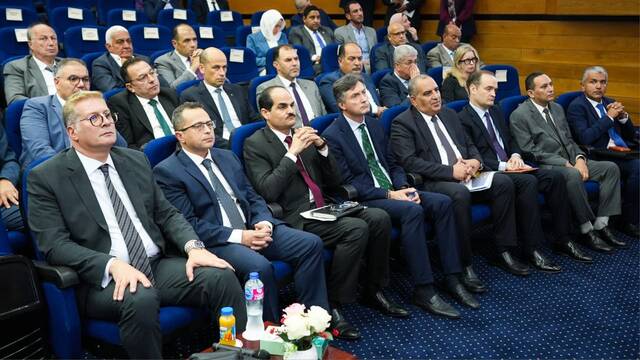 جانب من اجتماع وزير البترول مع مسؤولي الشركات