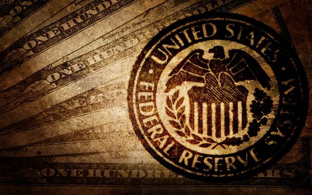 الفيدرالي يلمح إلى وقف مؤقت لخفض الفائدة الأمريكية