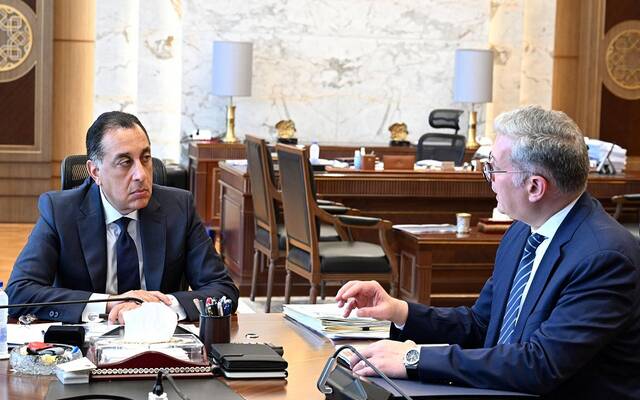 الدكتور مصطفى مدبولي رئيس مجلس الوزراء المصري وكريم بدوي وزير البترول والثروة المعدنية