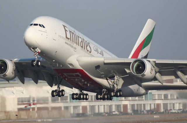 "طيران الإمارات" تطلق خدمة يومية ثالثة إلى موسكو