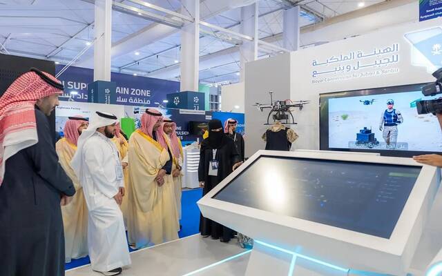 الخريف يفتتح جناح منظومة الصناعة والتعدين في معرض الدفاع العالمي 2026