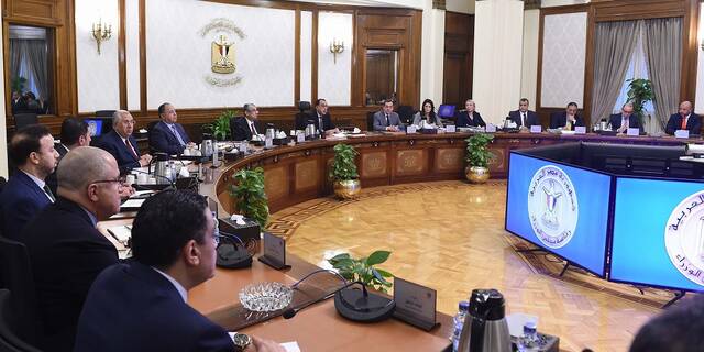 رئيس الوزراء المصري يستعرض مهام اللجنة الوزارية للإنتاج