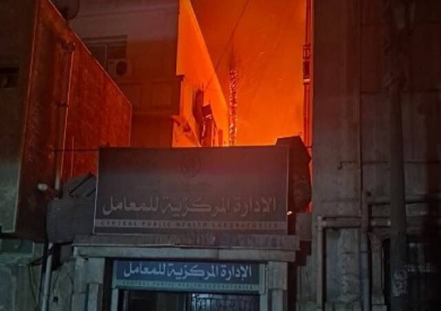 وزير الصحة المصري يتابع تداعيات الحريق الذي اشتعل بجوار إدارة التراخيص الطبية