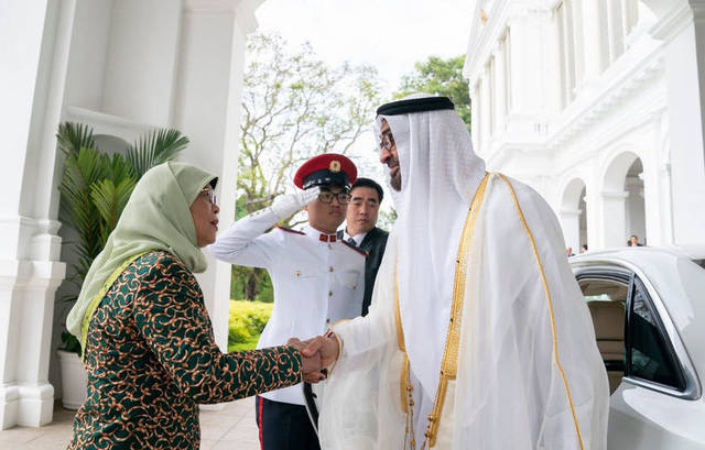 بالفيديو والصور.. مراسم استقبال رئيسة سنغافورة لمحمد بن زايد