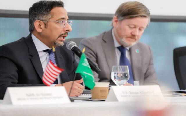 وزير الصناعة والثروة المعدنية بندر بن إبراهيم الخريف