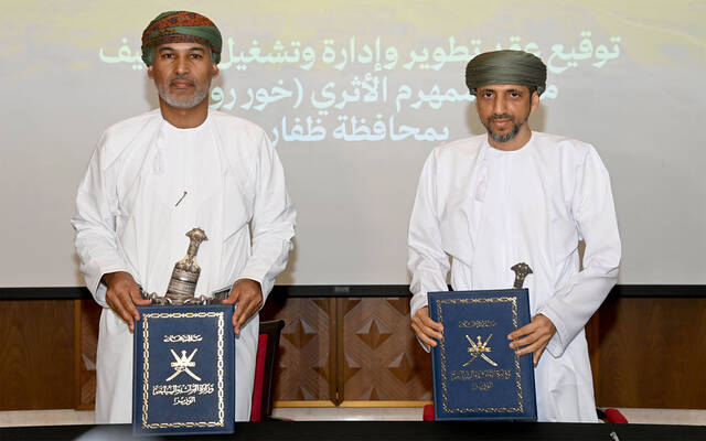 جانب من توقيع الاتفاقية