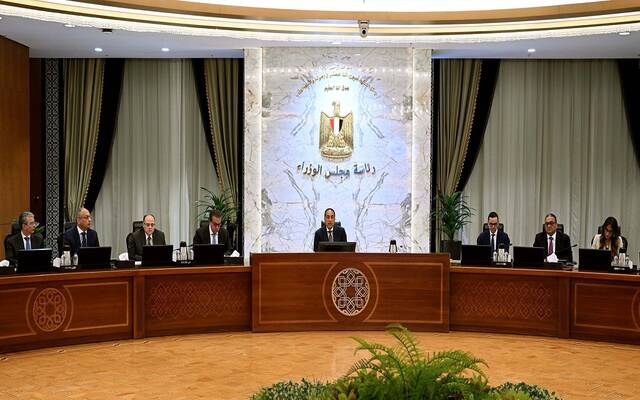 مدبولي يناقش مقترحات تيسير تسجيل ودخول الماركات العالمية إلى مصر