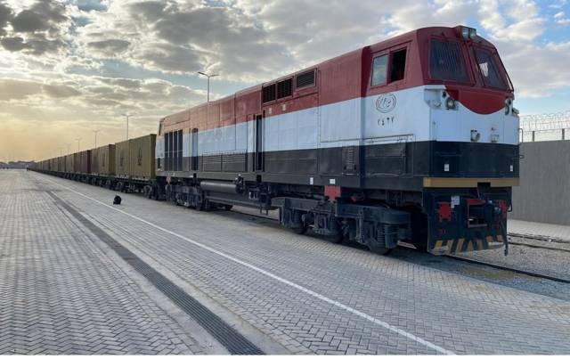 اقتصادية قناة السويس تسير أول رحلة قطار حاويات من السخنة لبورسعيد بعد التطوير