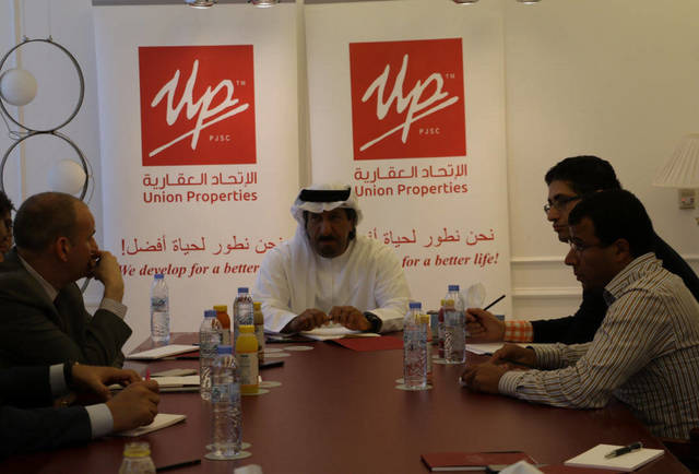 أحمد المري المدير العام لشركة الاتحاد العقارية أثناء المؤتمر الصحفي - الصورة من مباشر
