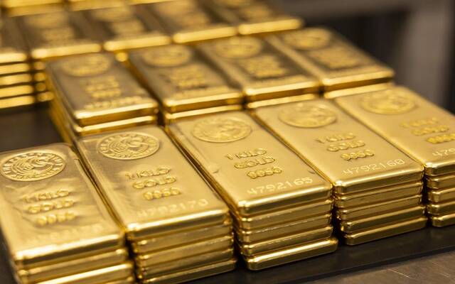الذهب يبلغ مستوى قياسي جديد مدعوماً بالطلب على الملاذ الآمن
