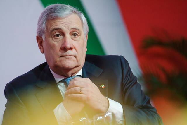 إيطاليا: على أوروبا شراء المزيد من السلع الأمريكية لتجنب حرب تجارية مع ترامب