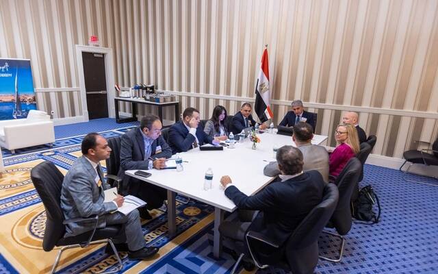 وزير السياحة والآثار المصري يجتمع مع منظمي الرحلات في السوق الأمريكي ووكلائهم