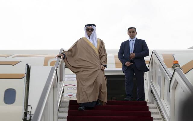 نيابة عن محمد بن زايد.. منصور بن زايد يصل قطر لبحث تداعيات الاعتداء الإسرائيلي