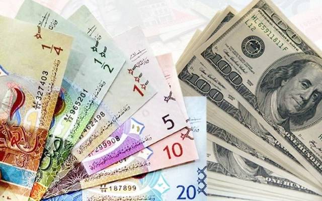 الدولار الأمريكي يستقر أمام الدينار الكويتي عند 0.302