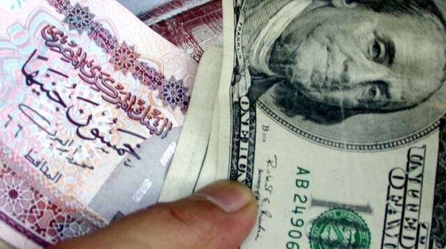 USD hits record high of over EGP 50 at Egyptian banks