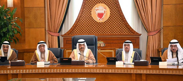 رئيس الوزراء البحريني يأمر بمضاعفة مخصصات الضمان الاجتماعي لتخفيف الأعباء
