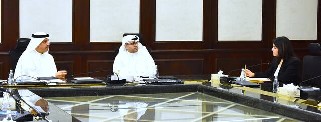 خلال الاجتماع