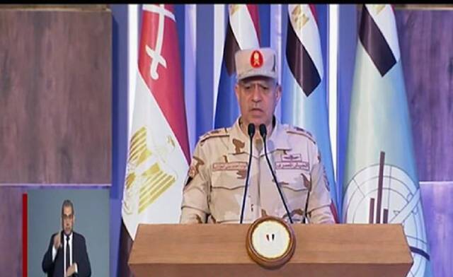 رئيس الهيئة الهندسية للقوات المسلحة في مصر اللواء أحمد العزازي