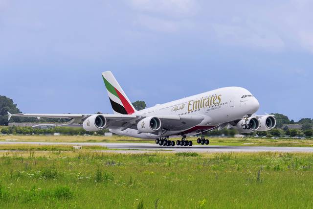 طيران الإمارات تُسير إيرباص "A380" إلى باريس ولندن غداً