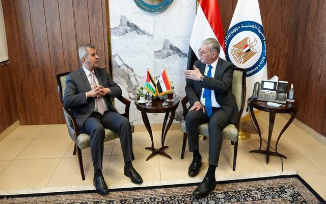 المهندس كريم بدوي وزير البترول والثروة المعدنية المصري والدكتور صالح الخرابشة وزير الطاقة والثروة المعدنية في المملكة الأردنية