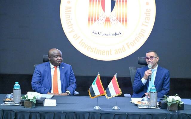 حسن الخطيب وزير الاستثمار ونور الدائم محمد، وزير المعادن بالسودان