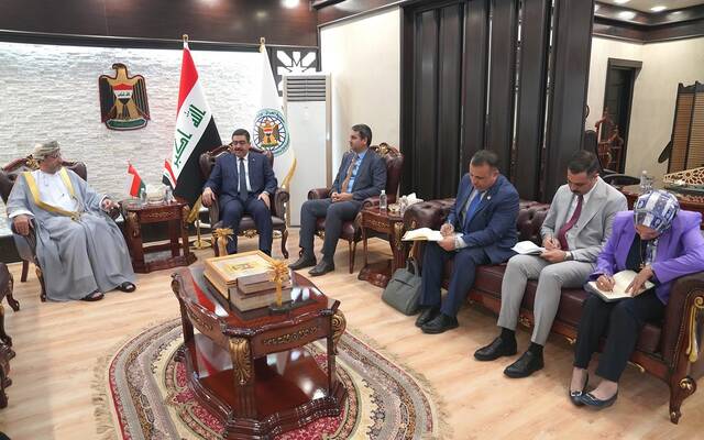 وزير التجارة العراقي يبحث تعزيز التعاون مع عُمان اقتصادياً وتجارياً واستثمارياً