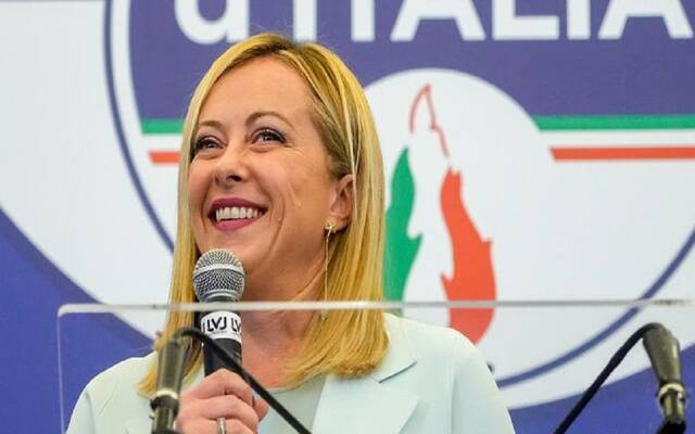 الرئيس الإيطالي يكلف "ميلوني" بتشكيل الحكومة الجديدة