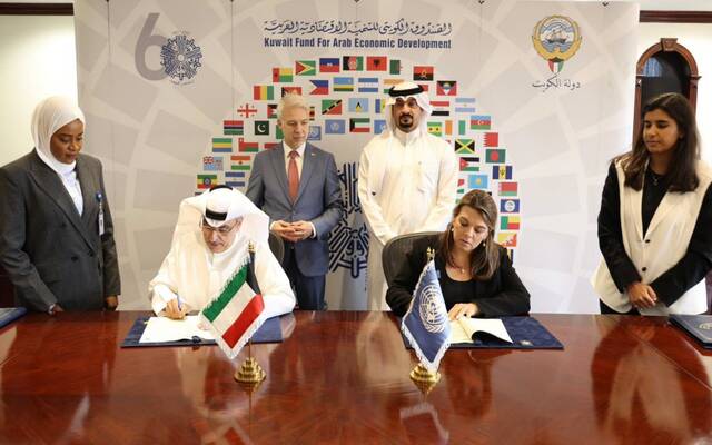 خلال التوقيع