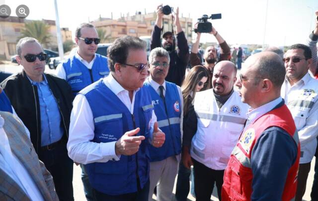 وزير الصحة يتفقد اصطفاف سيارات الإسعاف بالشيخ زويد استعداداً لدعم قطاع غزة