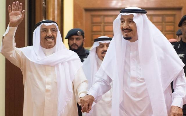 أمير الكويت يتلقى اتصالاً هاتفياً من خادم الحرمين للاطمئنان على صحته
