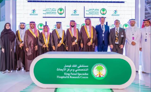 جانب من توقيع الاتفاقية لتعزيز سلامة المنتجات الدوائية في المملكة