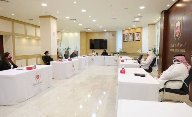 "الأعلى للقضاء" بالبحرين يبحث مع ممثلي القطاع المصرفي التطوير القضائي التجاري