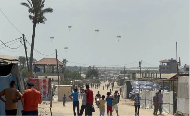 عمليات الإسقاط الجوي للمساعدات على غزة